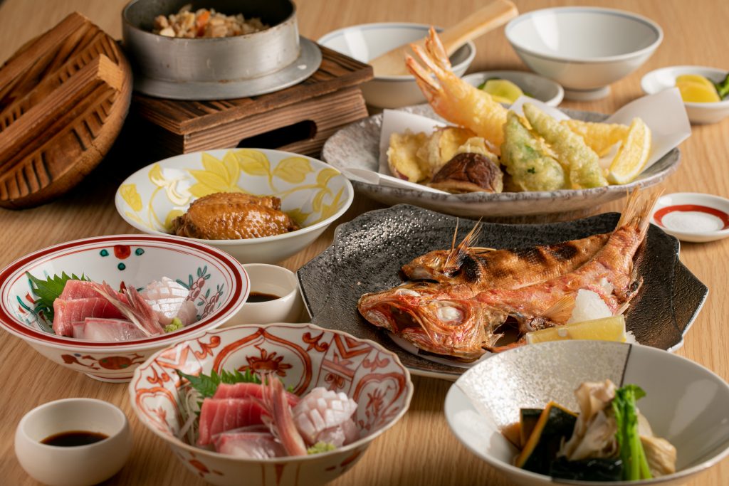 神戸三宮駅前に「肴菜 たくさん」さんのクチコミレポート。隠れ家空間で楽しむ和食が宴会にも人気の居酒屋