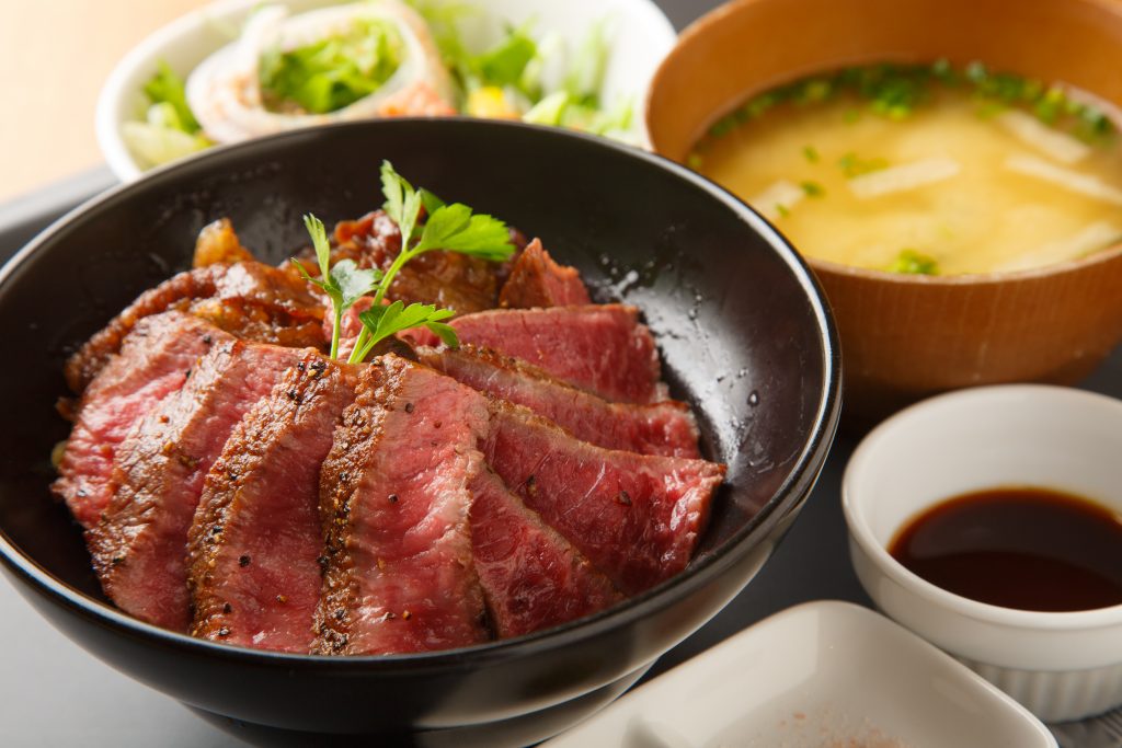 福岡市・箱崎駅近くにある「肉バル ノダニク（ニクバル ノダニク）」さんのクチコミレポート。フレッシュで美味しいステーキが人気の肉バル
