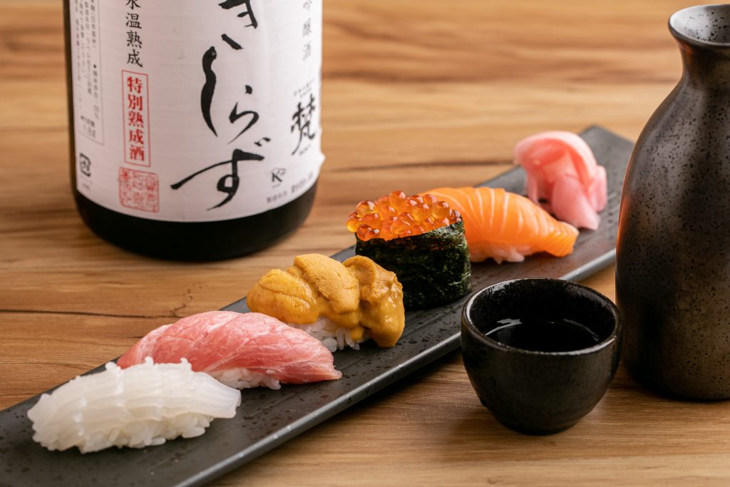 心斎橋で深夜にお寿司で一人飲みが楽しめる「寿司bar えびやん」を口コミレポート！
