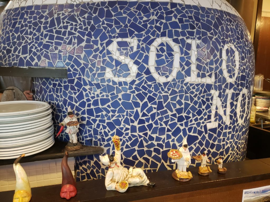 東京都目黒区・都立大学周辺にある「SOLO NOI sul nuje（ソロノイスルヌジェ）」さんの口コミレポート。ナポリピッツァ認定職人（APN協会)が焼き上げるピッツァと新鮮魚介を使ったイタリアンが人気のお店。