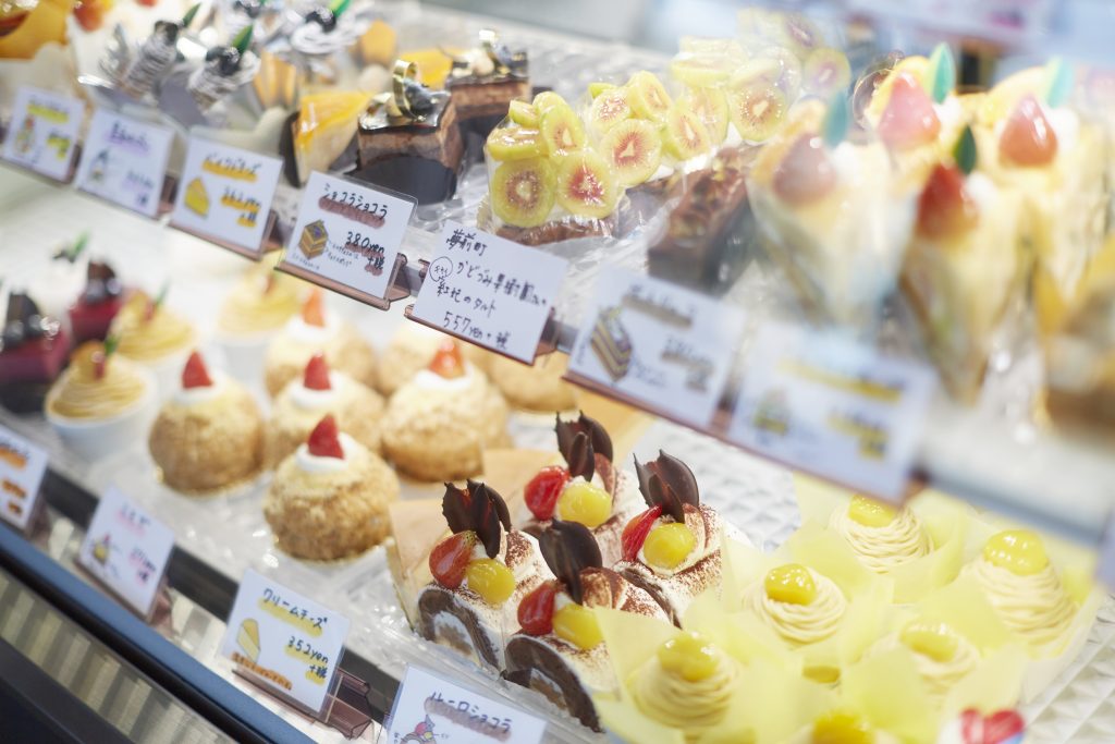 姫路市内・書写街道「辻井北交差点」近くにあるケーキ屋「菓子工房 しもさん家」さんのクチコミレポート。お誕生日ケーキやクリスマスケーキ、バルーンアートが人気！