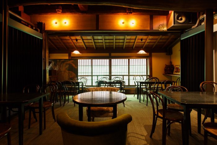 レトロでおしゃれなデートディナーならここ！福岡市東区・箱崎の居酒屋 天井桟敷（てんじょうさじき）。