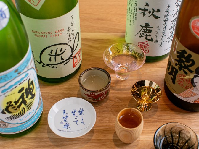 本町・堺筋本町でお一人様や女性に人気。日本酒飲み比べが堪能できる居酒屋、食堂もぐらさん。ランチは親子丼！