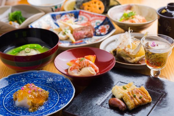 福岡市中央区春吉のデートや記念日・誕生日のランチやディナーに個室がおすすめ！和食料理屋、たてやまさん。